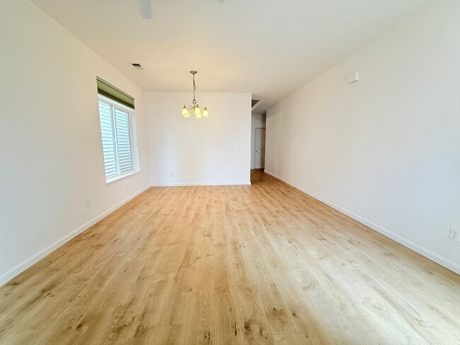 Building Photo - Beautiful 3 bedroom 2 bathroom one level home -Vancouver School District