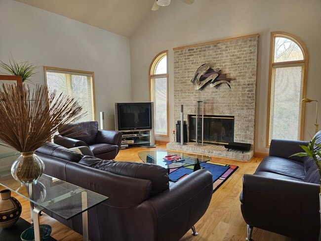 Foto del edificio - 5 Autumn Hill Ct