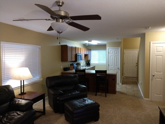 Building Photo - Large 3 Bed/ 2 Bath Townhome on West Side!