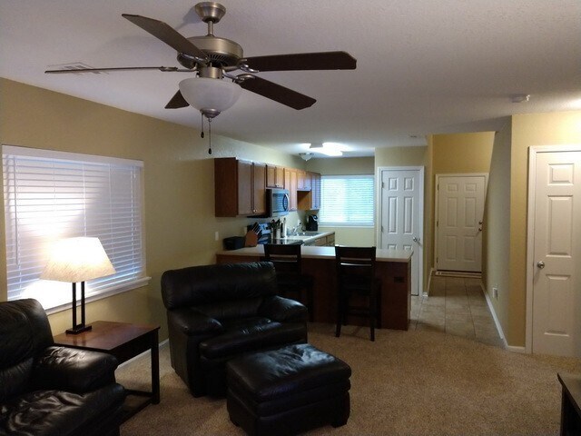Foto del edificio - Large 3 Bed/ 2 Bath Townhome on West Side!