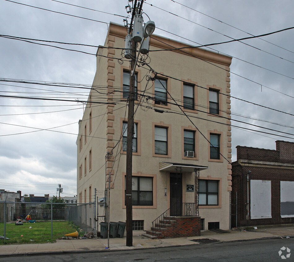 Building Photo - 179 Emmett St