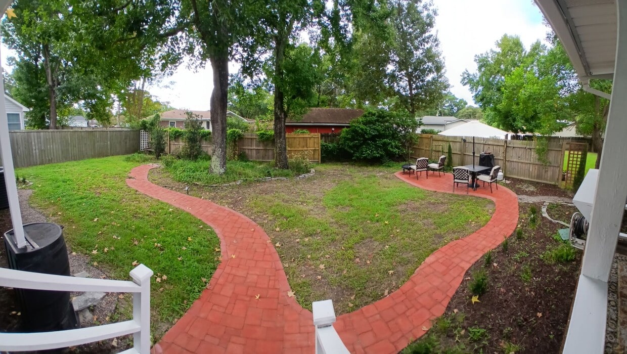 Primary Photo - Modern Comfort and Convenience in Citadel ...