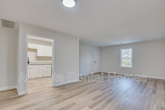 Building Photo - 34 Conifer Ct