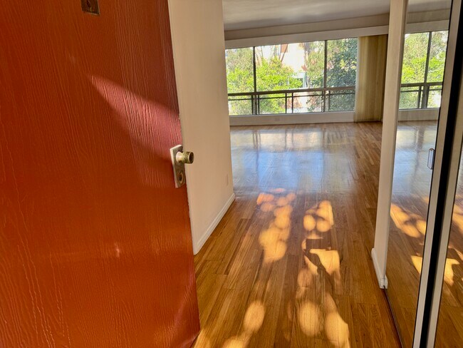 Foto del edificio - 5600 Kensington Way