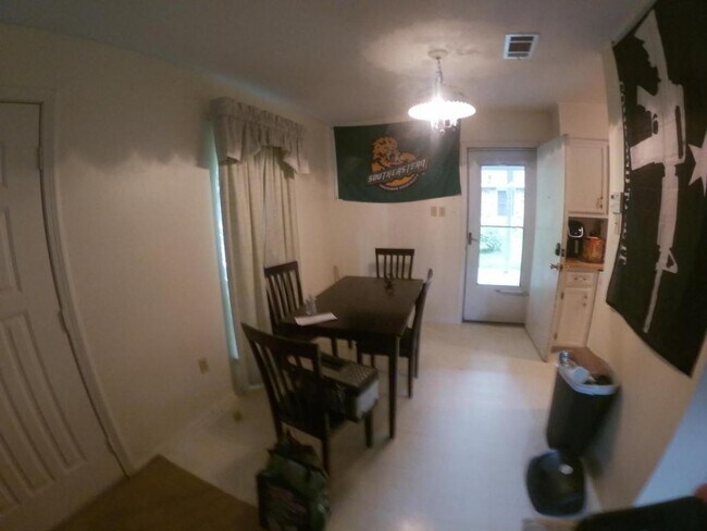 Building Photo - 206 Rumsie Dr