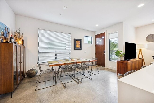 Foto del edificio - 1011 E 12th St