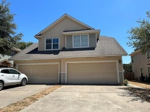 Building Photo - 2404 Allred Dr