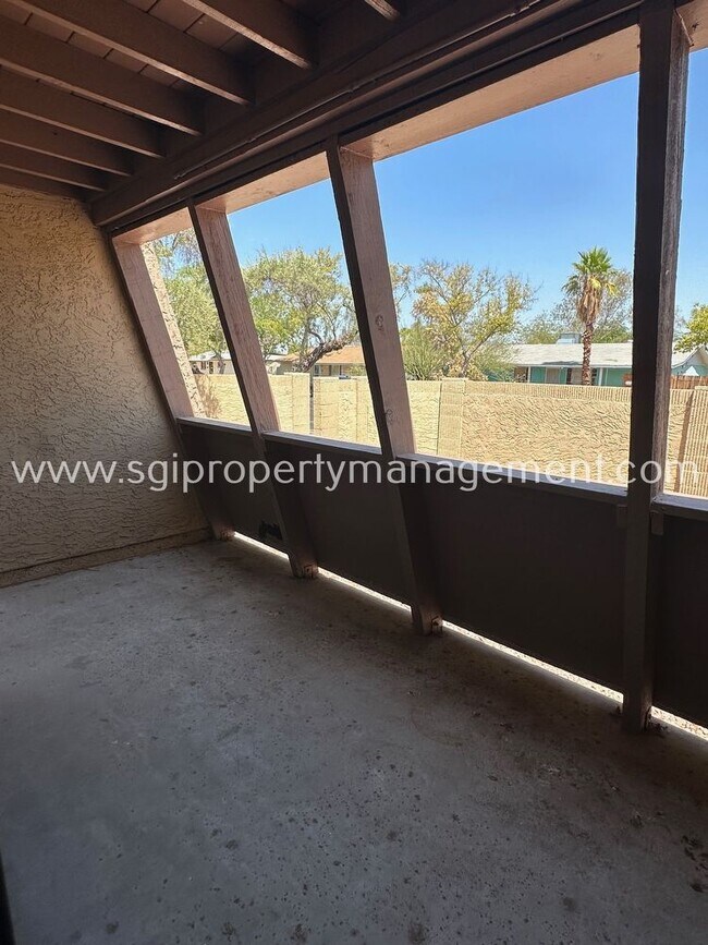 Building Photo - Upgraded Tempe Property Minutes From ASU