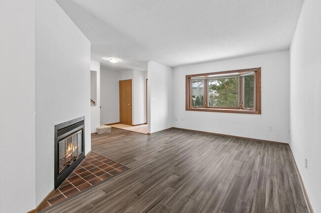 Foto del edificio - 232 3rd Ave NE