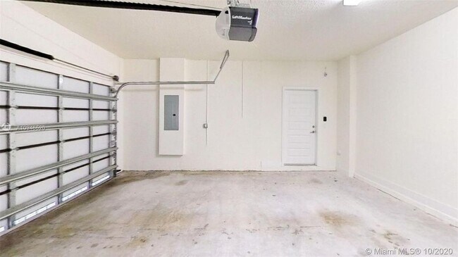Building Photo - 10547 NW 81st St