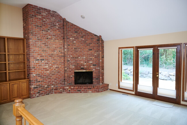Family Room - 14008 NE 27th St