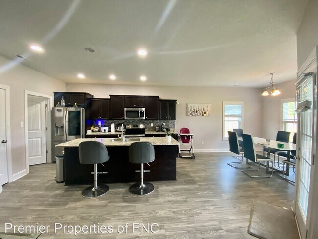 Building Photo - 3 br, 2 bath House - 112 Village Creek Drive