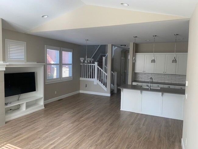 Building Photo - Adorable 4 Bed/2.5 Bath Single Family Home...