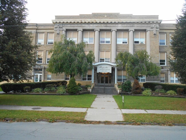 Building Photo - 435 N Bellinger St