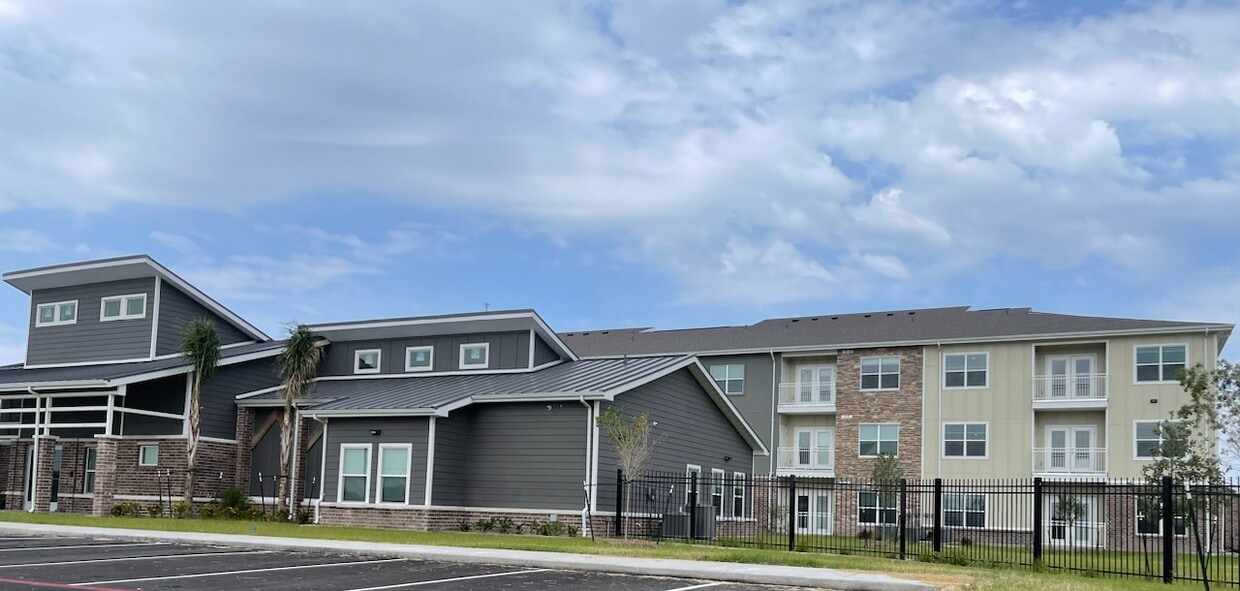 Sunland Country Apartments in Harlingen, TX
