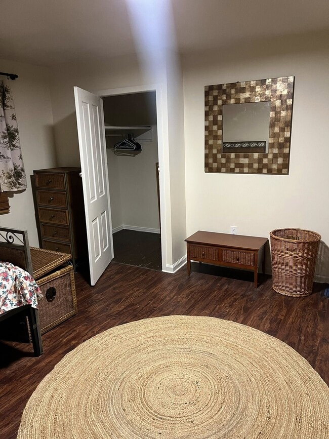 Building Photo - 321 Walter St