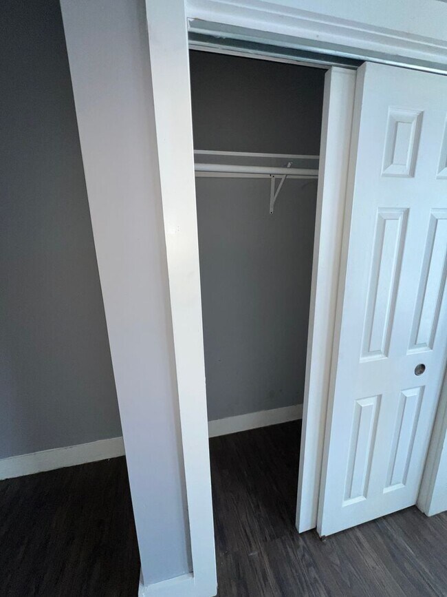 Building Photo - 3 Bedroom Contemporary Renovation with Was...