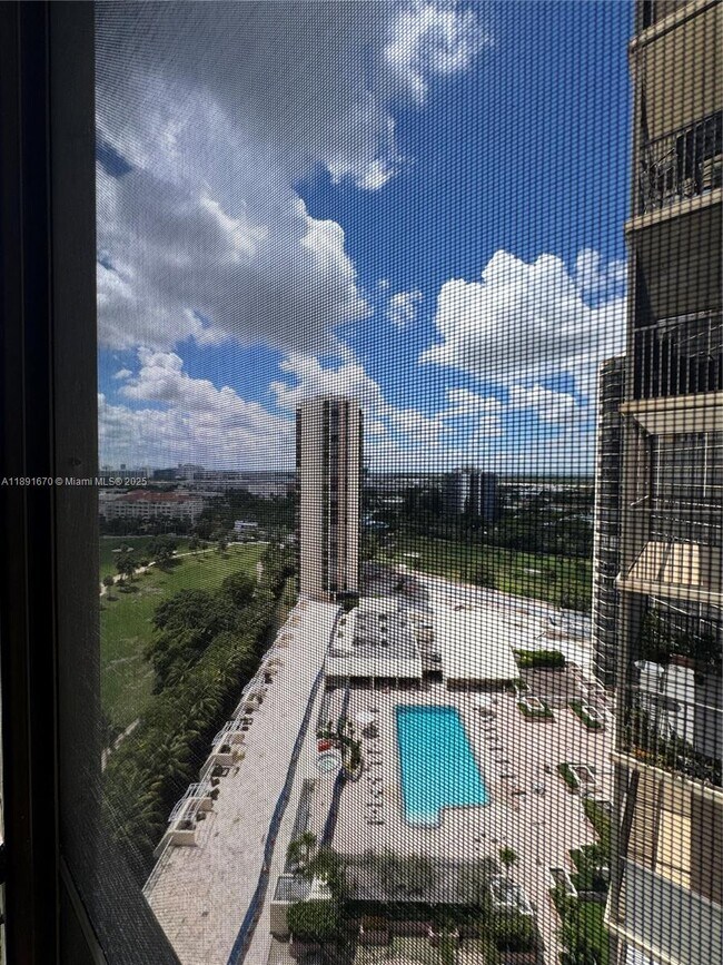 Foto del edificio - 20379 W Country Club Dr