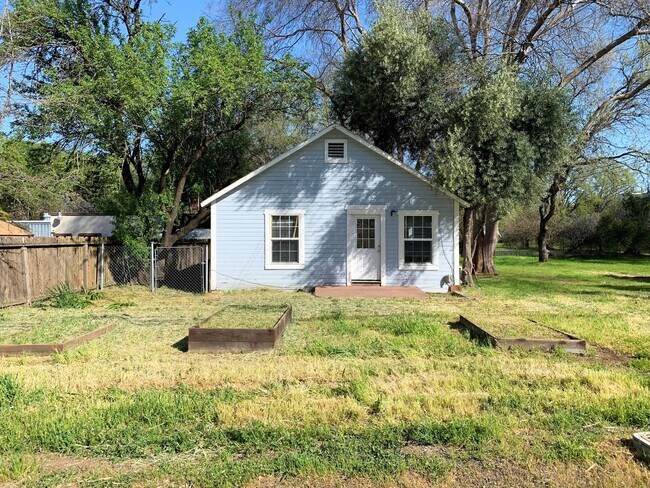 Building Photo - 2BR home on a large lot with room to roam!