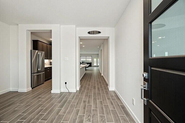 Foto del edificio - 33142 School Hl Rd