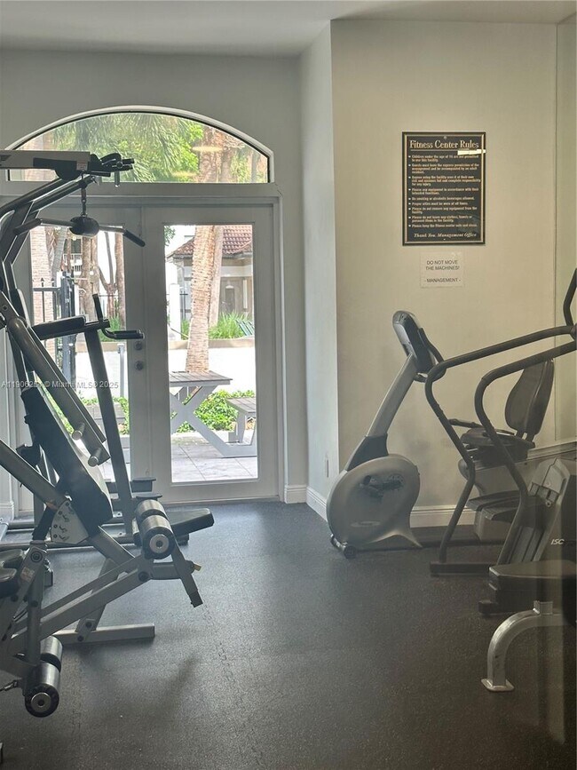 Building Photo - 650 S Park Rd