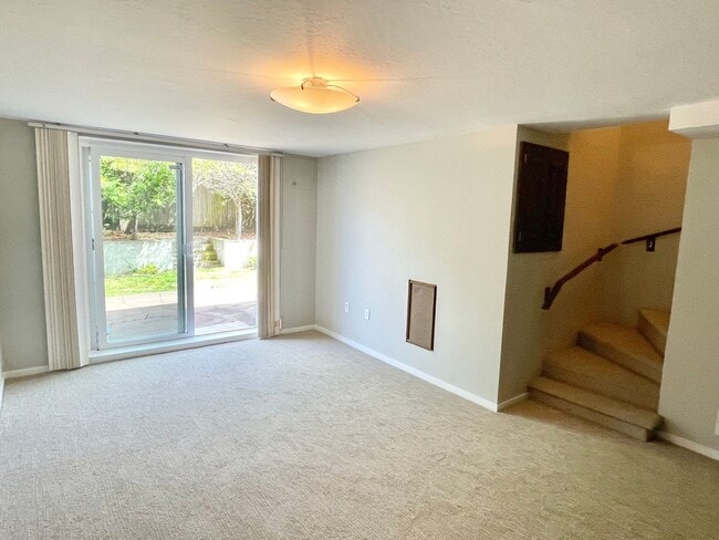 Building Photo - 3BR/ 2.5BA Elegant Home! With Bonus or Fam...