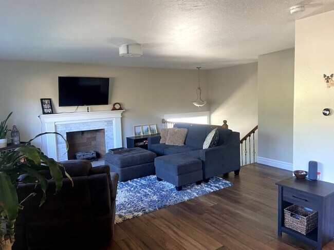 Building Photo - 1236 Greenfield Cir