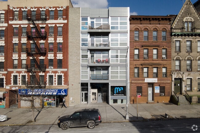 Building Photo - 615 E 138th St