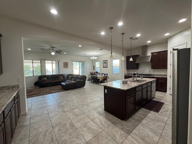 Foto del edificio - 4070 S Pearl Dr