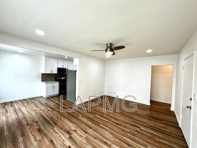 Building Photo - 5721-5723 Tilden Avenue