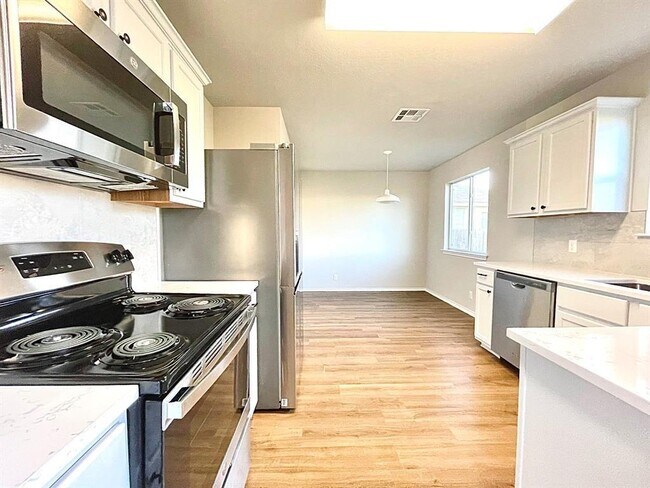 Foto del edificio - 335 Avalanche Ave