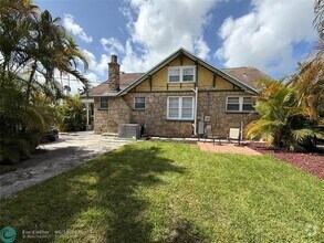 Building Photo - 5025 SW 64th Ave