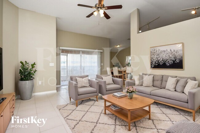 Foto del edificio - 819 Summer Glen Dr