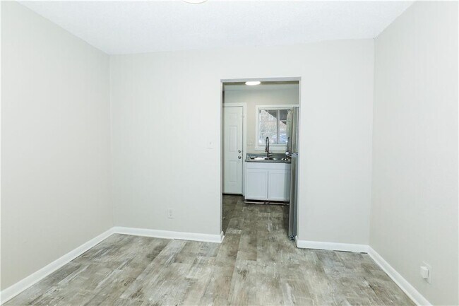Building Photo - 2045 Alison Ct SW