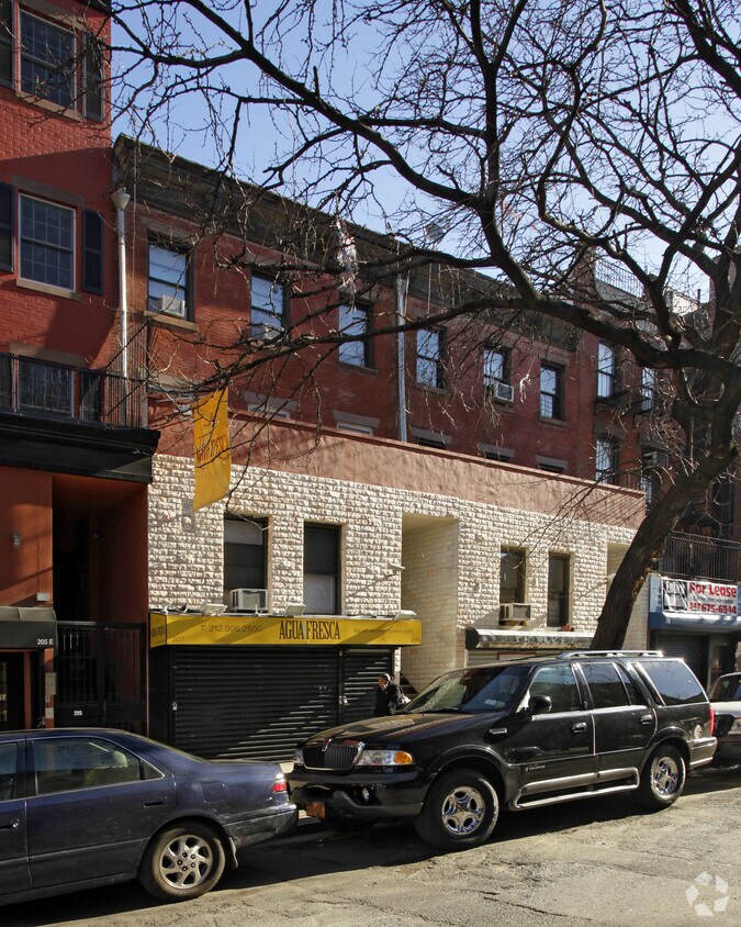 Building Photo - 209 E 117th St
