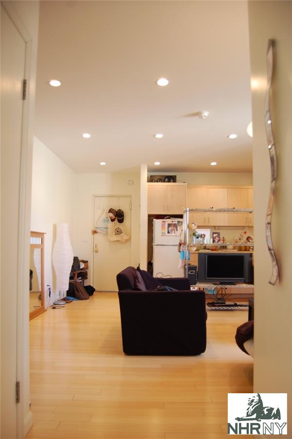 Foto del edificio - 247 Wadsworth Ave