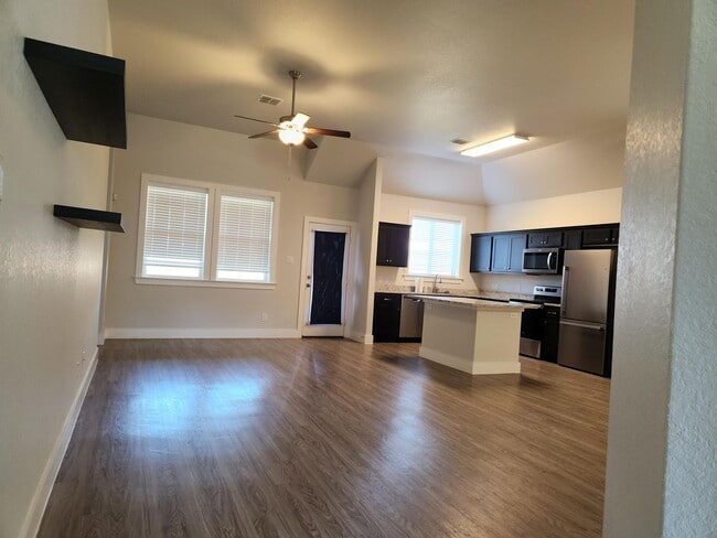 Building Photo - 303 Winston Dr
