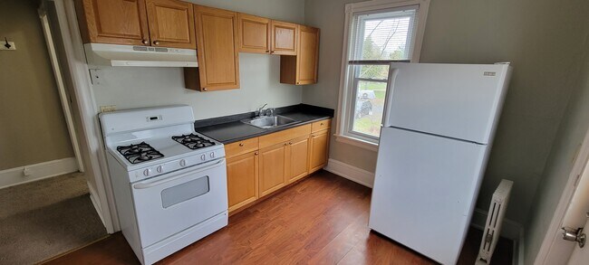 Folleto - 439 E Main St