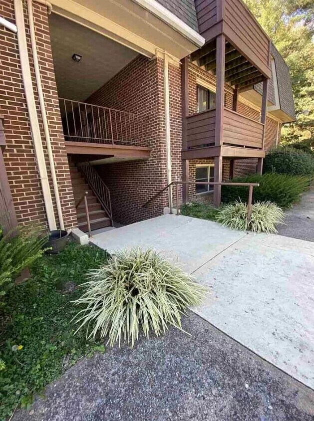 Fox Hill Commons - 2337 Morris Mill Rd