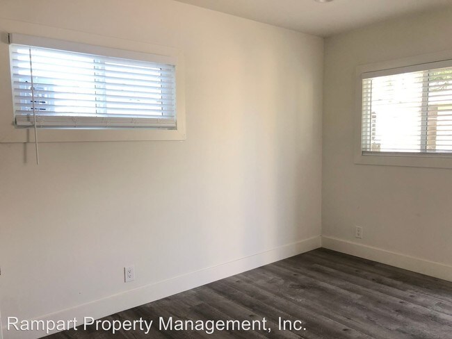 Foto del edificio - 8120-8128 3rd St
