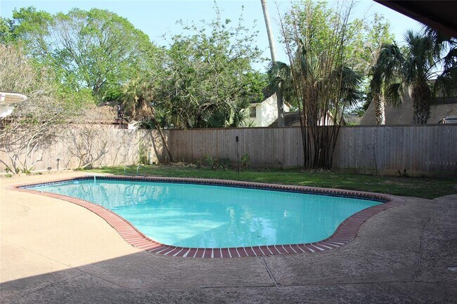 Building Photo - 16338 Clearcrest Dr