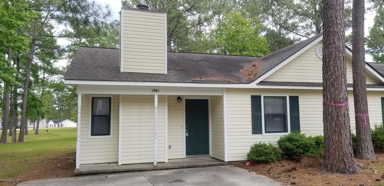 1961 Countrywood Blvd, Jacksonville, NC 28540 Townhome Rentals in