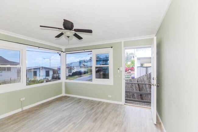 Foto del edificio - 2 Bedroom, 1 Bathroom, 2 Parking Home with Solar Panels + A/C!