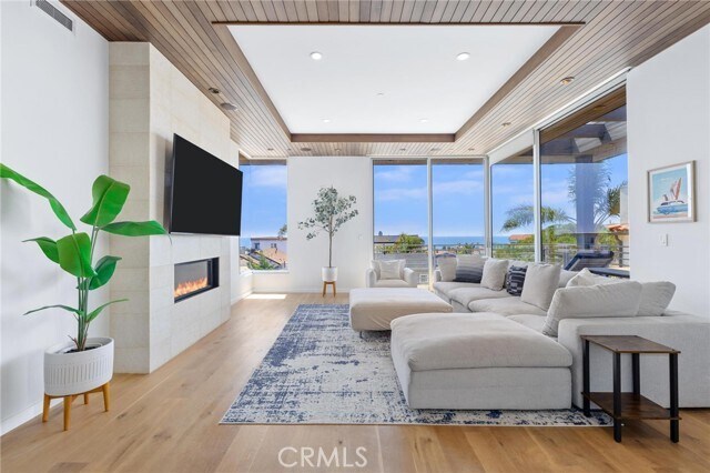 Foto del edificio - 732 Loma Dr