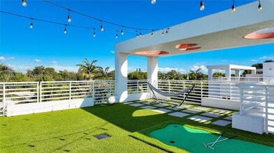 Building Photo - 455 NE 39th St