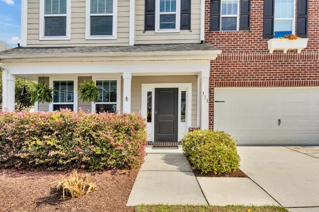 Building Photo - Gigantic Gorgeous Home in Pooler!