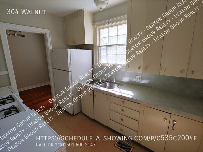 Building Photo - 304 Walnut-
