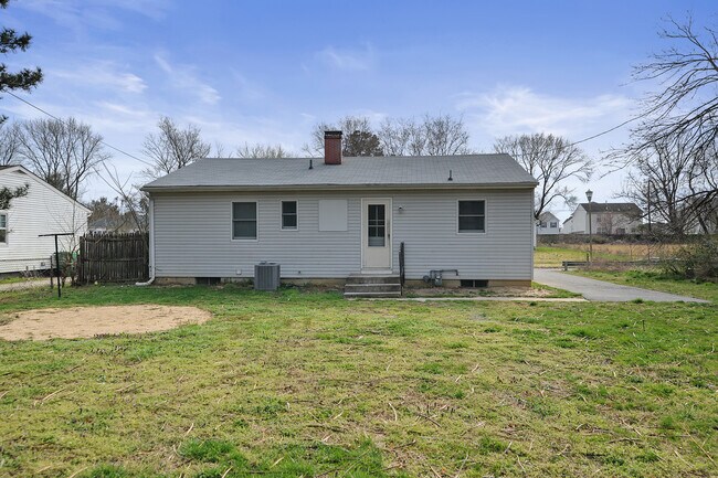 Building Photo - 21 Hickory Ln
