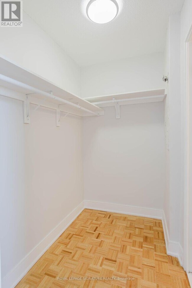 Building Photo - 1500-1500 Bathurst St