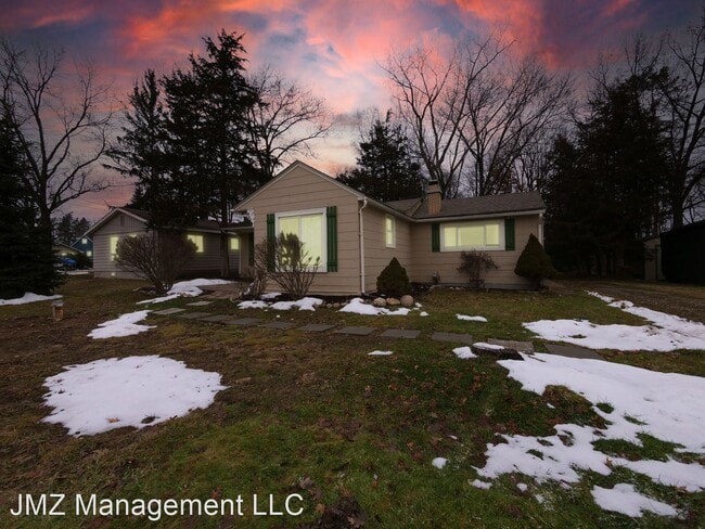 Building Photo - 3 br, 1 bath House - 6110 Hillsboro Road